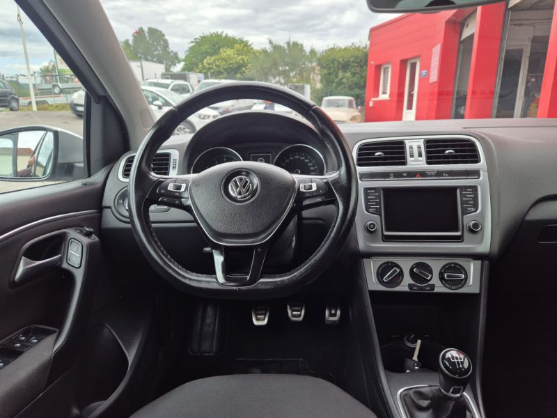 VOLKSWAGEN POLO 2016