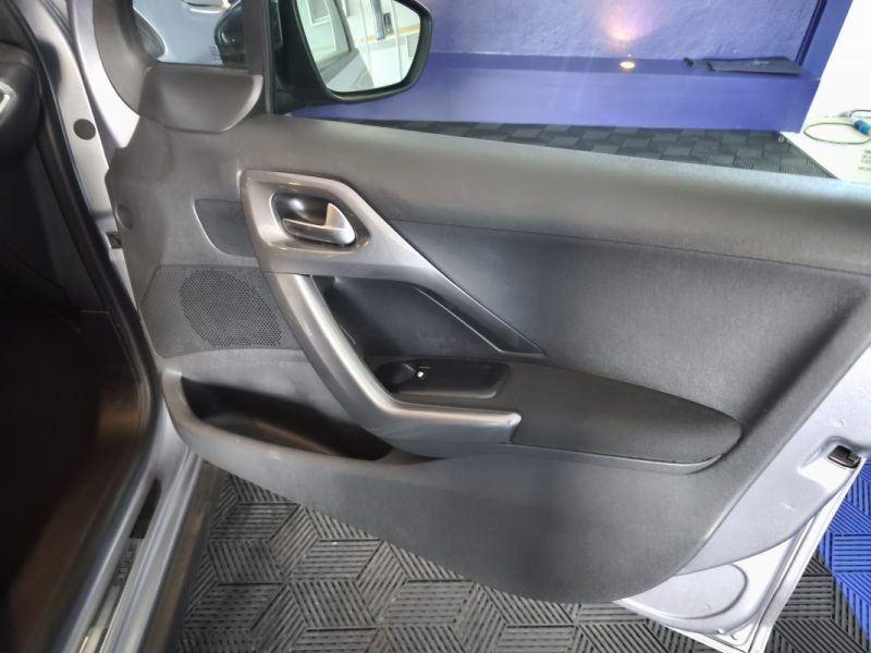 PEUGEOT 2008 1,2 PURETECH 82 Cv STYLE , 40200 KMS 