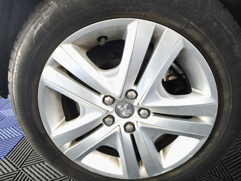 PEUGEOT 2008 1,2 PURETECH 82 Cv STYLE , 40200 KMS 