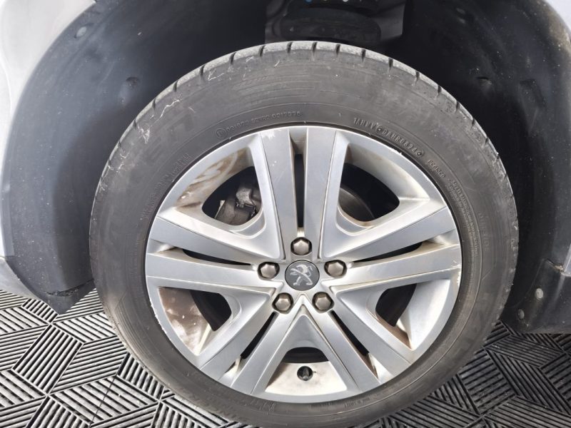 PEUGEOT 2008 1,2 PURETECH 82 Cv STYLE , 40200 KMS 