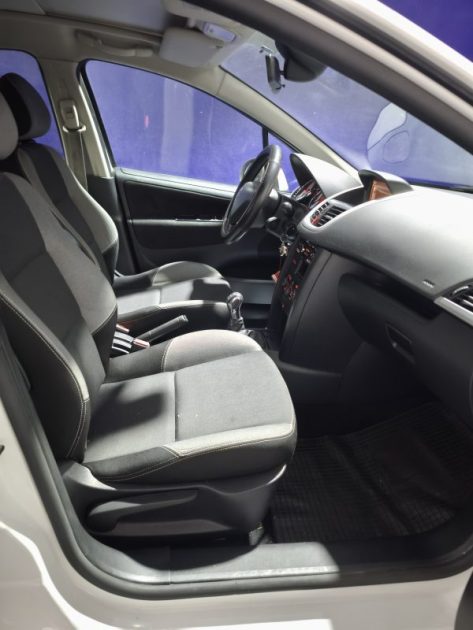 PEUGEOT 207 1,4 VTI 70 CV , 135900 KMS , TOIT PANO , GPS