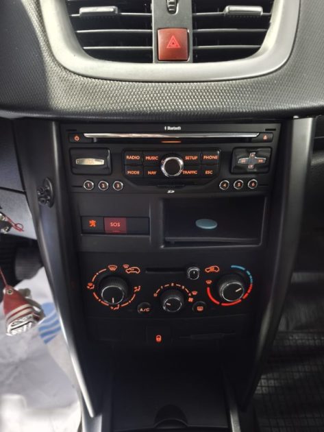 PEUGEOT 207 1,4 VTI 70 CV , 135900 KMS , TOIT PANO , GPS