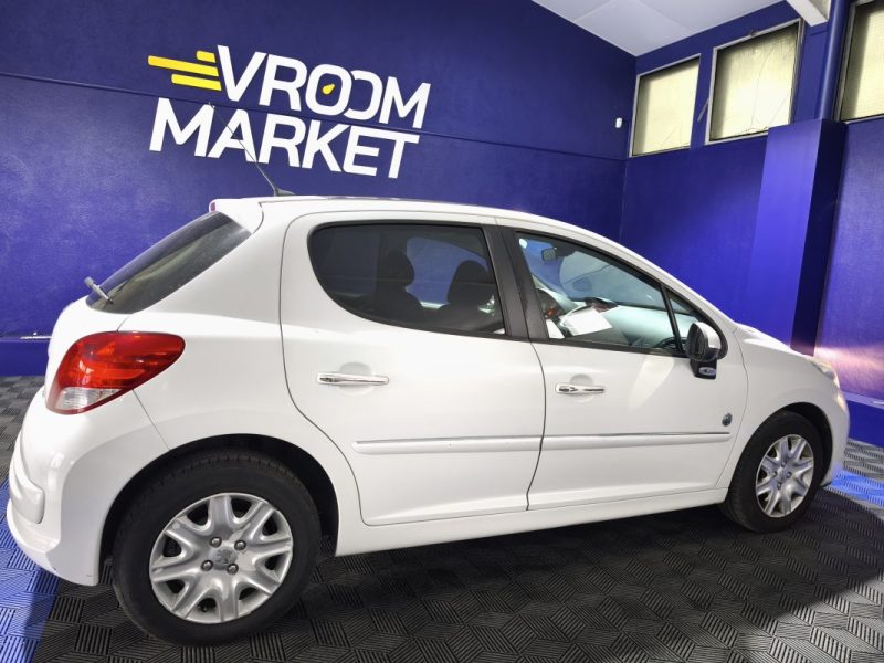 PEUGEOT 207 1,4 VTI 70 CV , 135900 KMS , TOIT PANO , GPS