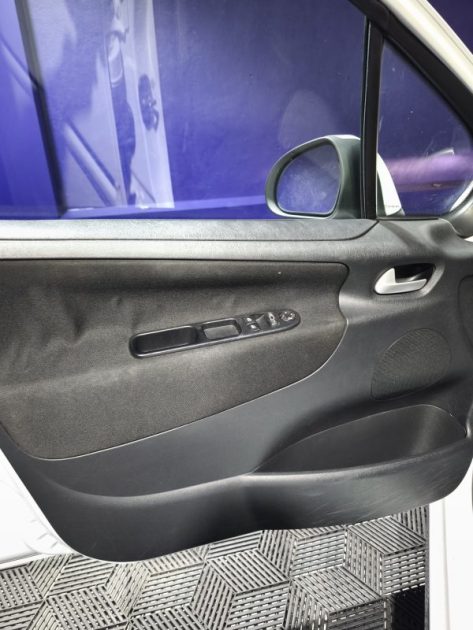 PEUGEOT 207 1,4 VTI 70 CV , 135900 KMS , TOIT PANO , GPS