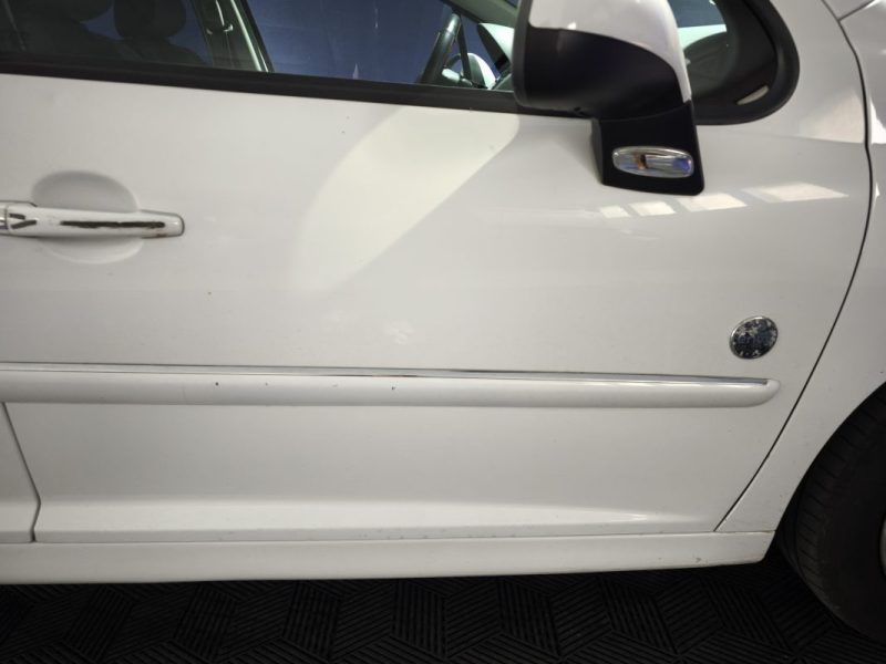 PEUGEOT 207 1,4 VTI 70 CV , 135900 KMS , TOIT PANO , GPS