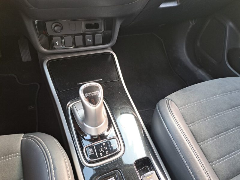 MITSUBISHI OUTLANDER 2019