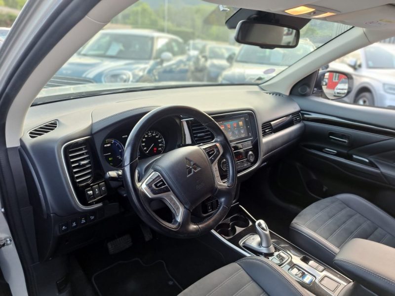 MITSUBISHI OUTLANDER 2019