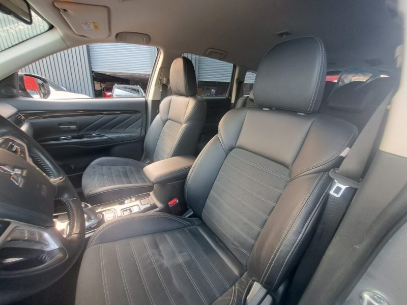 MITSUBISHI OUTLANDER 2019