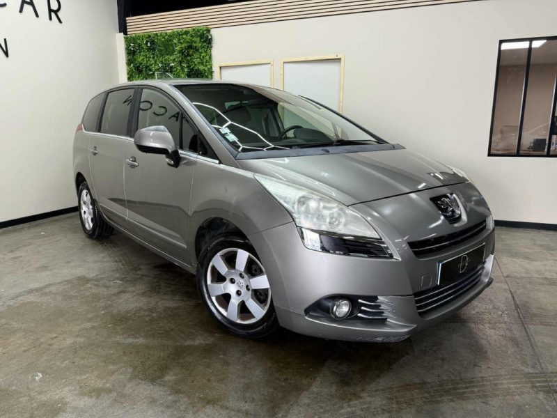 PEUGEOT 5008 2013