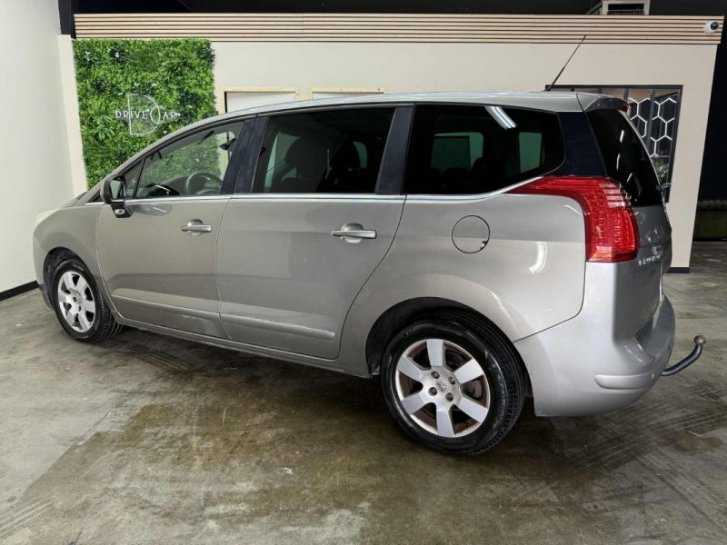 PEUGEOT 5008 2013