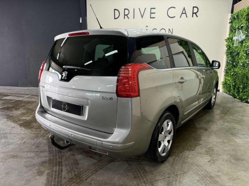 PEUGEOT 5008 2013