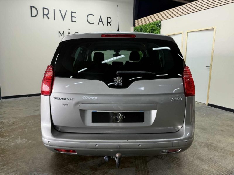 PEUGEOT 5008 2013