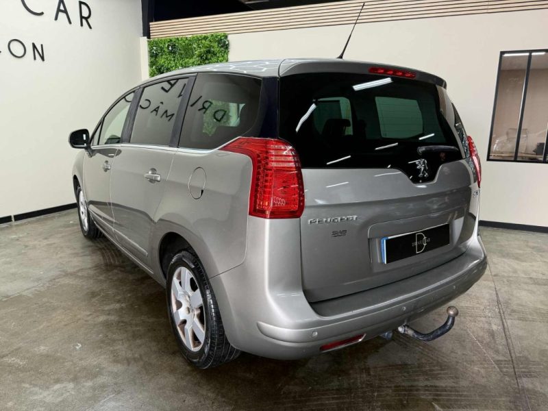 PEUGEOT 5008 2013