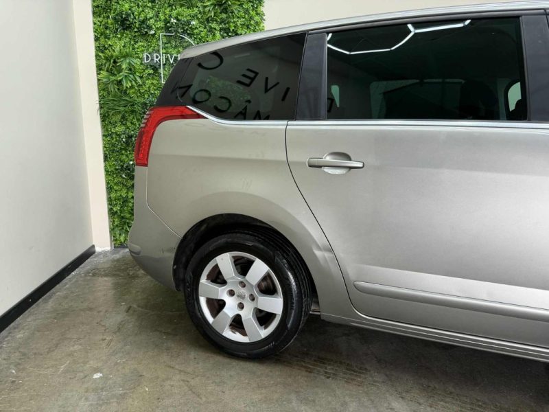 PEUGEOT 5008 2013