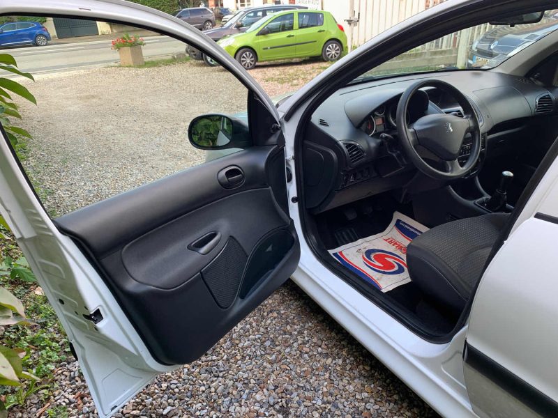 PEUGEOT 206+ 2009 1.4 HDi eco 70