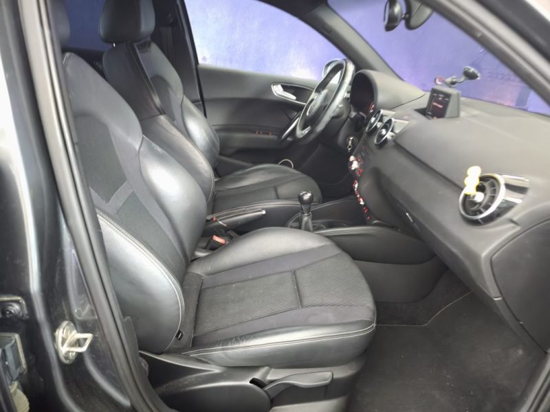 AUDI A1 1.4 TFSI 122 Cv - SPORTBACK - SEMI CUIR - RÉGULATEUR DE VITESSE - ALLUMAGE AUTO DES FEUX 