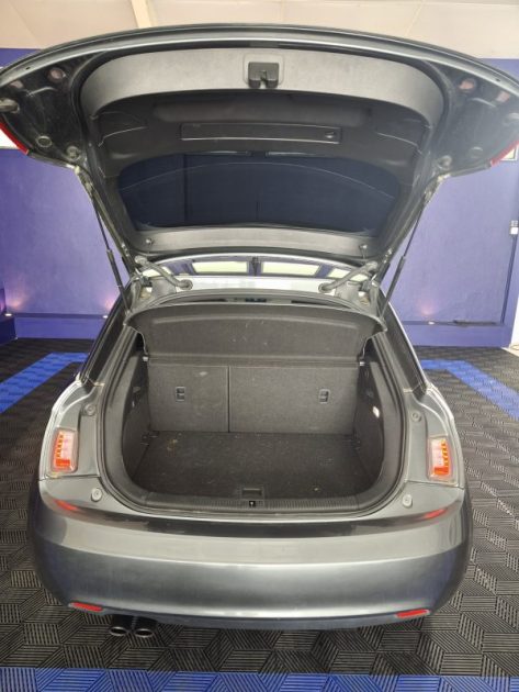 AUDI A1 1.4 TFSI 122 Cv - SPORTBACK - SEMI CUIR - RÉGULATEUR DE VITESSE - ALLUMAGE AUTO DES FEUX 