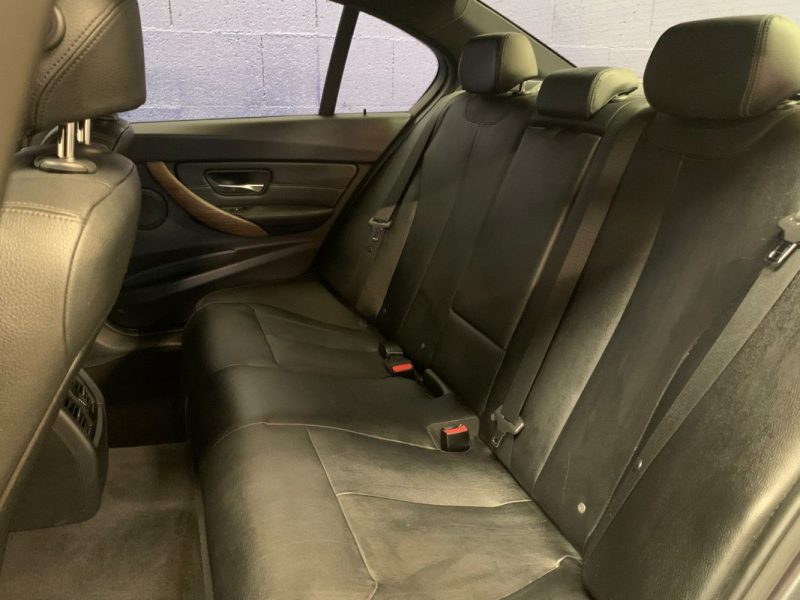 BMW SERIE 3 F30 328i 245ch BVM6 - Sièges chauffants - Attelage électrique  