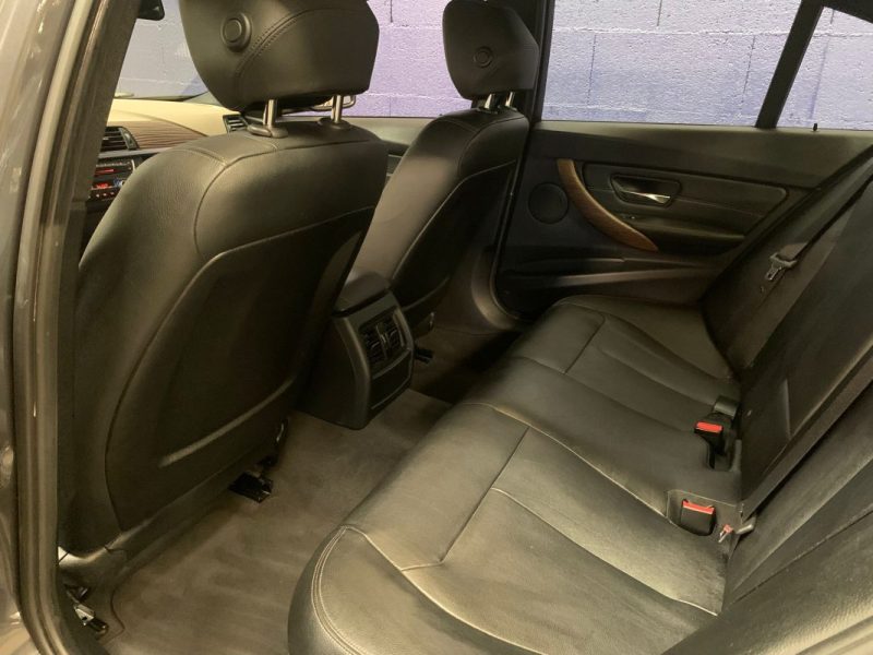 BMW SERIE 3 F30 328i 245ch BVM6 - Sièges chauffants - Attelage électrique  
