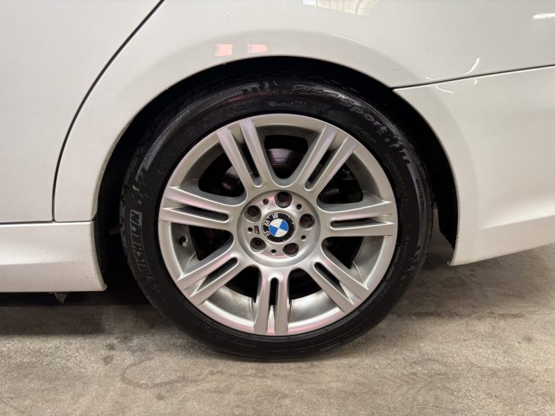 BMW SERIE 3 318d 143ch Pack M LCI