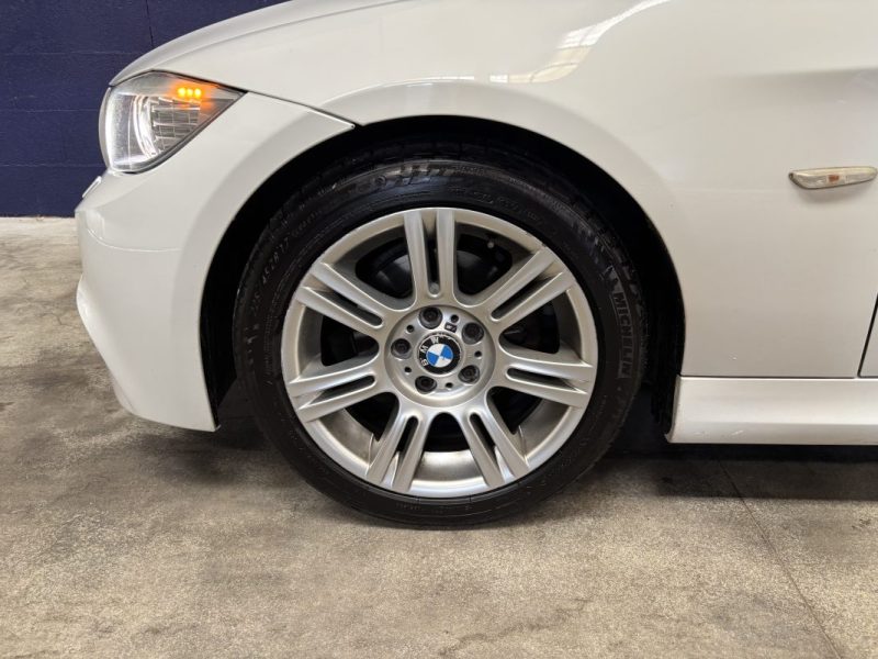 BMW SERIE 3 318d 143ch Pack M LCI