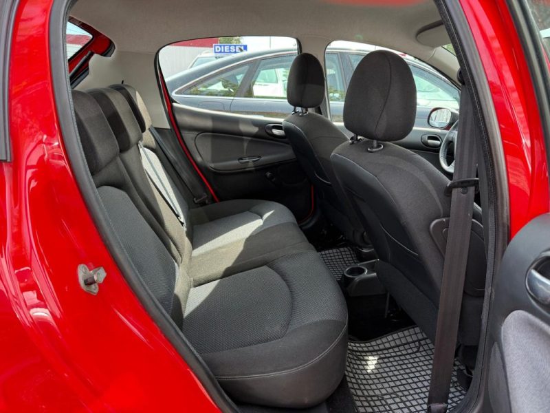 PEUGEOT 206+ 1.4L Pack Trendy 75 cv garantie 12 mois 