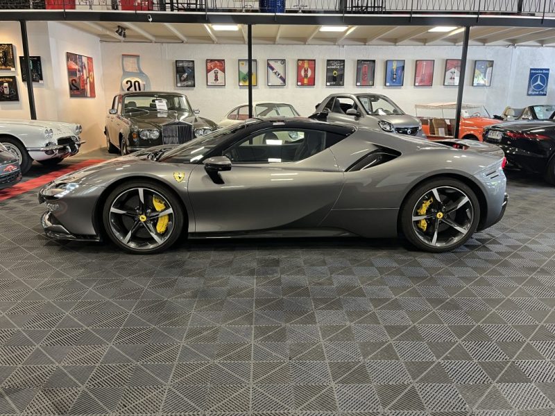 FERRARI SF90 STRADALE 2021