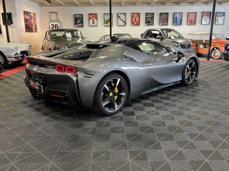 FERRARI SF90 STRADALE 2021