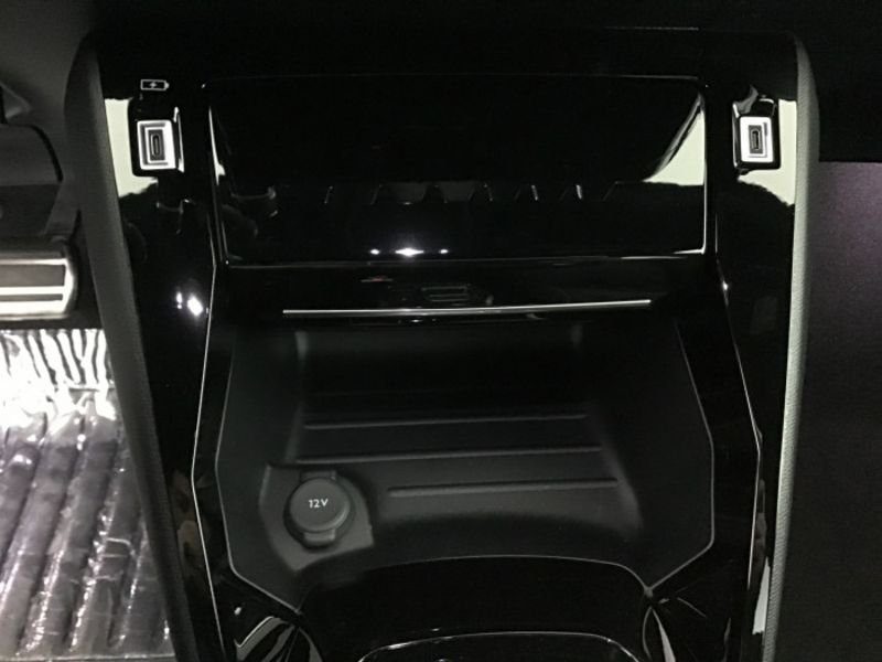 Peugeot 2008 Hybrid 145 e-DCS6 GT