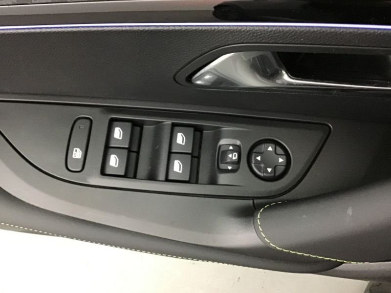 Peugeot 2008 Hybrid 145 e-DCS6 GT