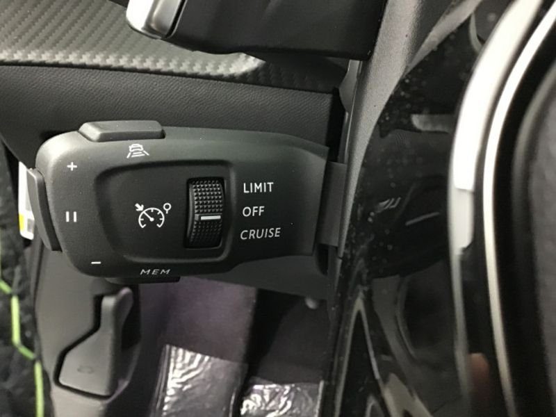 Peugeot 2008 Hybrid 145 e-DCS6 GT