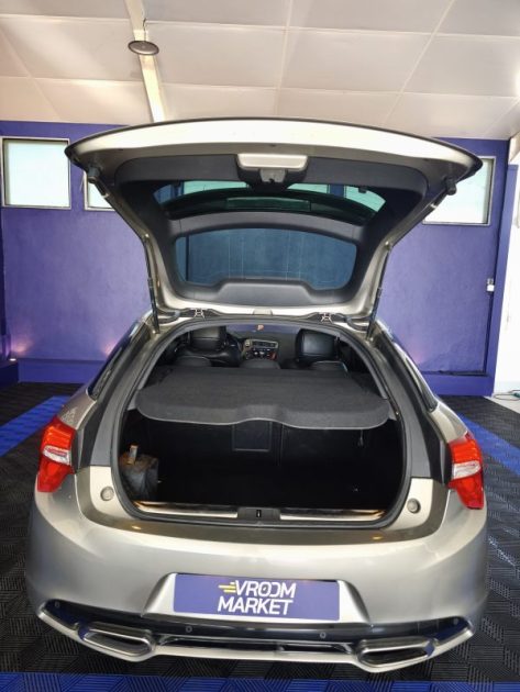 CITROEN DS5 2.0 HDI 163 Cv - SPORT CHIC - RADAR AVANT ET ARRIÈRE - GPS - INTÉRIEUR CUIR - XÉNON 