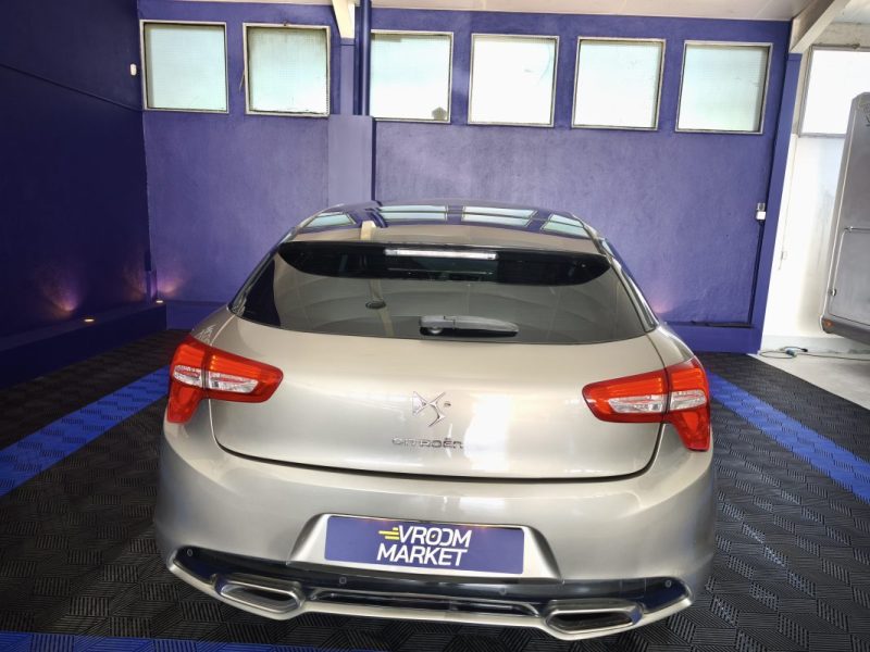 CITROEN DS5 2.0 HDI 163 Cv - SPORT CHIC - RADAR AVANT ET ARRIÈRE - GPS - INTÉRIEUR CUIR - XÉNON 