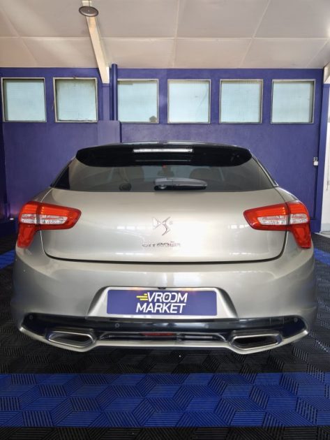 CITROEN DS5 2.0 HDI 163 Cv - SPORT CHIC - RADAR AVANT ET ARRIÈRE - GPS - INTÉRIEUR CUIR - XÉNON 