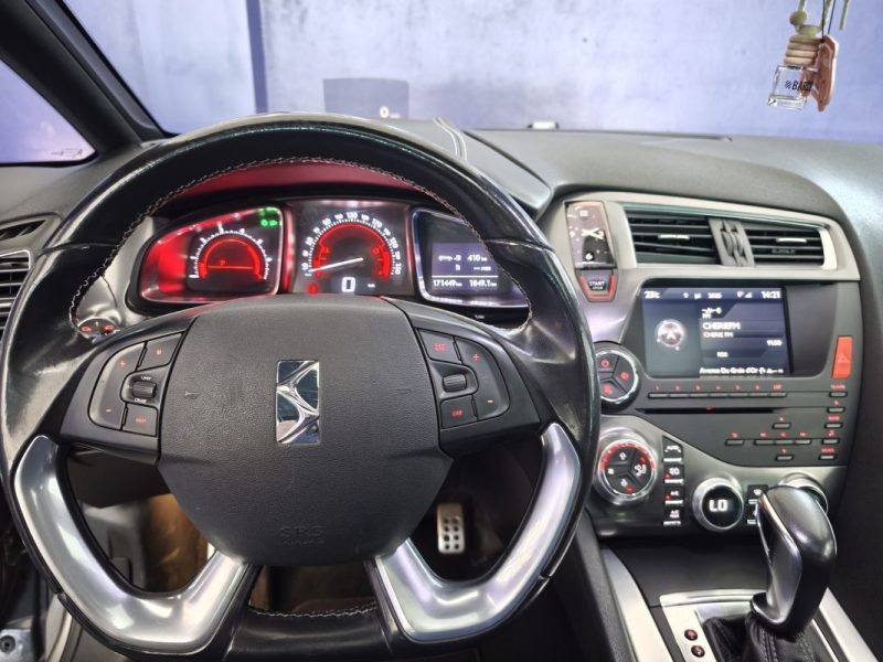 CITROEN DS5 2.0 HDI 163 Cv - SPORT CHIC - RADAR AVANT ET ARRIÈRE - GPS - INTÉRIEUR CUIR - XÉNON 