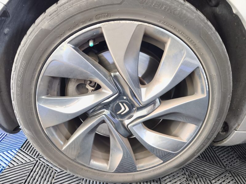 CITROEN DS5 2.0 HDI 163 Cv - SPORT CHIC - RADAR AVANT ET ARRIÈRE - GPS - INTÉRIEUR CUIR - XÉNON 