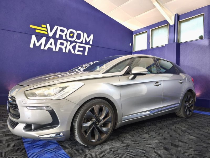 CITROEN DS5 2.0 HDI 163 Cv - SPORT CHIC - RADAR AVANT ET ARRIÈRE - GPS - INTÉRIEUR CUIR - XÉNON 
