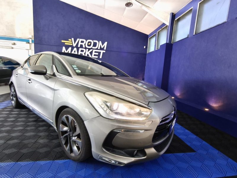 CITROEN DS5 2.0 HDI 163 Cv - SPORT CHIC - RADAR AVANT ET ARRIÈRE - GPS - INTÉRIEUR CUIR - XÉNON 