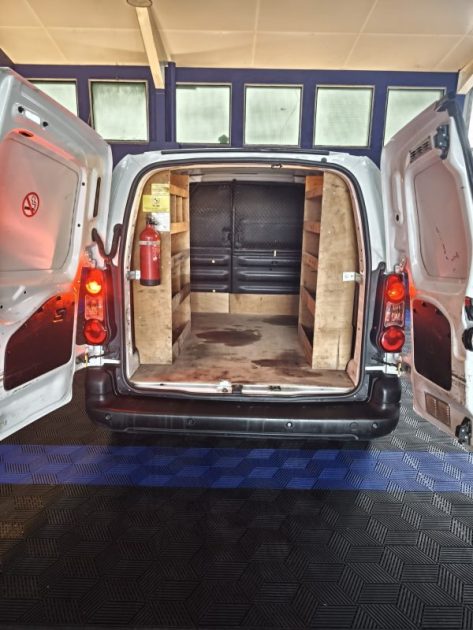 CITROEN BERLINGO 1.6 BLUEHDI 100Cv - BUSINESS - BOITE AUTOMATIQUE - RADAR DE RECUL - GPS