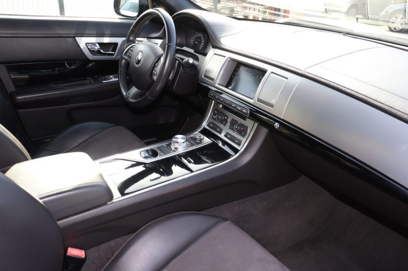 JAGUAR XF 3.0D V6 240 BVA8 R-SPORT