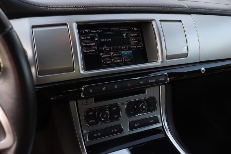 JAGUAR XF 3.0D V6 240 BVA8 R-SPORT