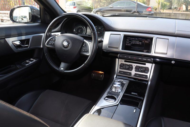 JAGUAR XF 3.0D V6 240 BVA8 R-SPORT