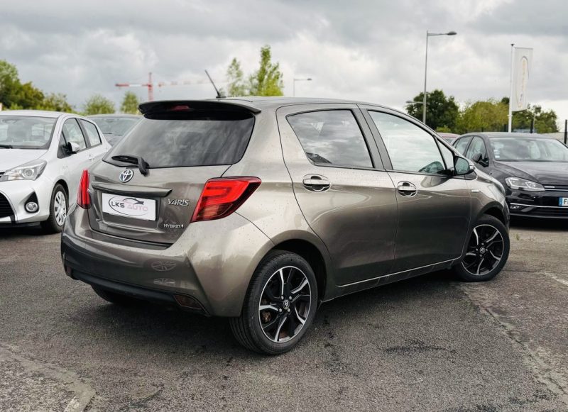 TOYOTA YARIS III 1.5 HYBRID 100h DESIGN