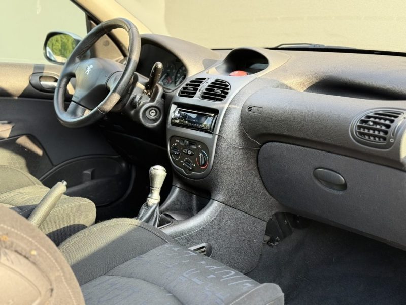 PEUGEOT 206 2003
