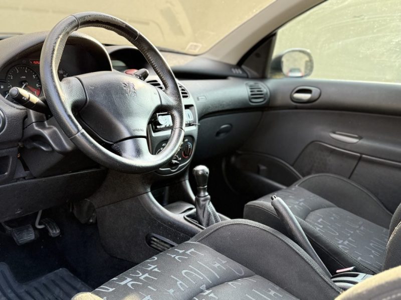 PEUGEOT 206 2003