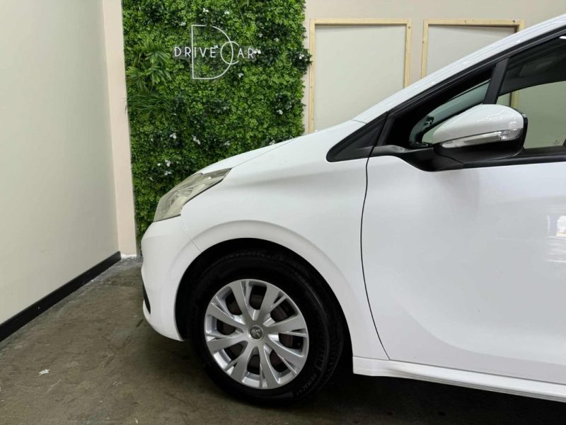 PEUGEOT 208 2018