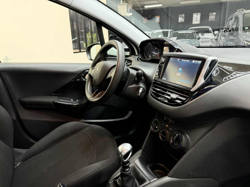 PEUGEOT 208 2018