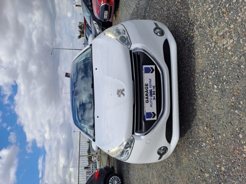 PEUGEOT 208 I 2014