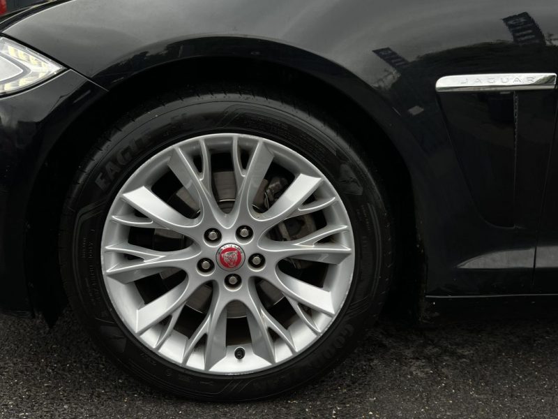 JAGUAR XF PHASE 2 LUXE 2.2 D 200 Cv 1ERE MAIN / 59 100 Kms BVA8 INTERIEUR CUIR GPS - GARANTIE 1 AN