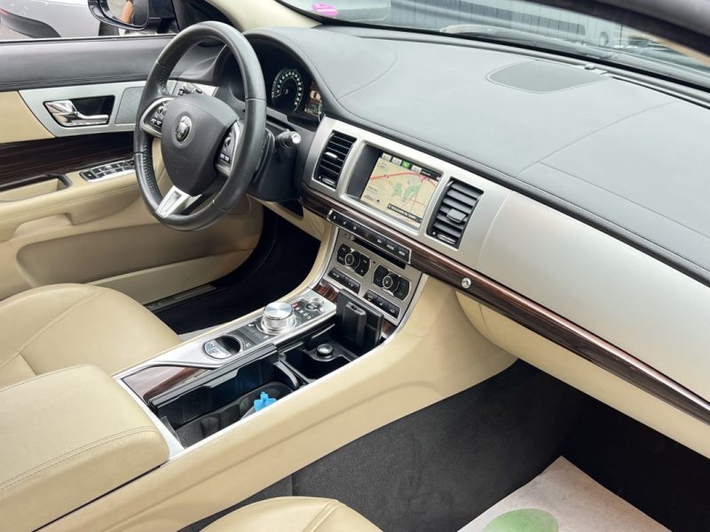JAGUAR XF PHASE 2 LUXE 2.2 D 200 Cv 1ERE MAIN / 59 100 Kms BVA8 INTERIEUR CUIR GPS - GARANTIE 1 AN